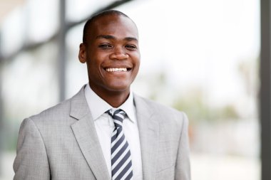 iyi görünümlü kurumsal çalışan