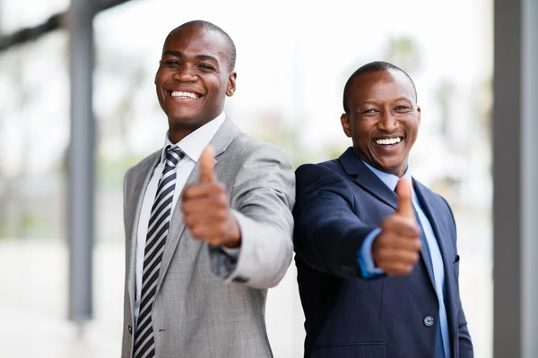 Empresários afro-americanos no cargo — Fotografia de Stock
