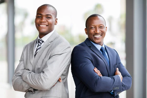 Африканские бизнесмены в должности — стоковое фото