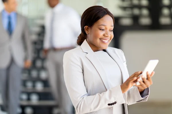 Businesswoman using cell phone — Stock Photo, Image