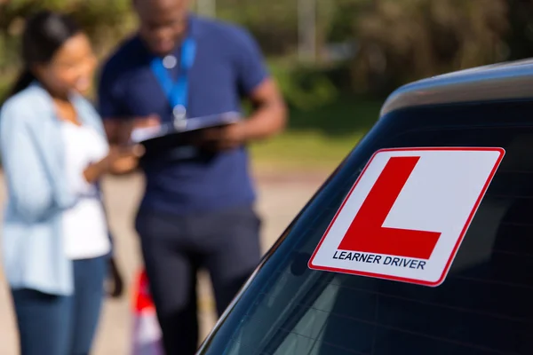 Learner driver and instructor — Stock Photo, Image