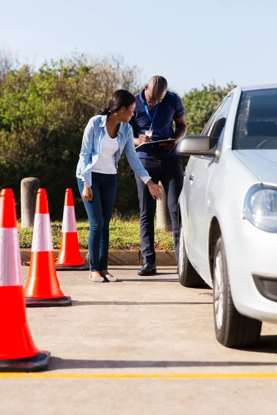 Student driver and male instructor — Stock Photo, Image