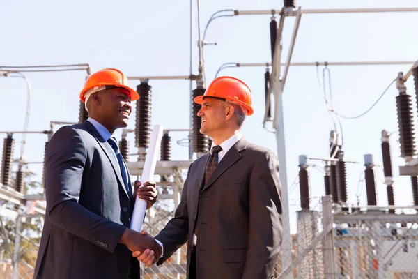 Businessmen handshaking in substation — Stock Photo, Image