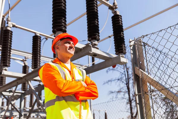 Plant technician with arms crossed — Stock Photo, Image