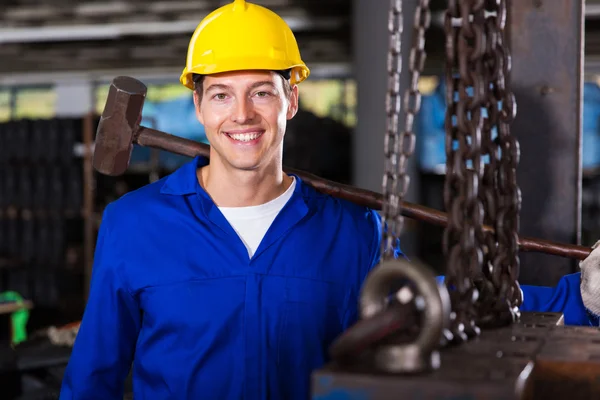 Operaio industriale in officina — Foto Stock