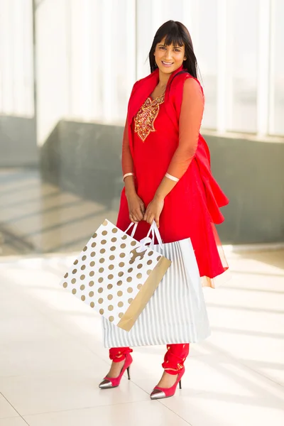 Femme avec sacs à provisions — Photo