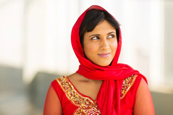 Indian woman wearing traditional clothes — Stock Photo, Image