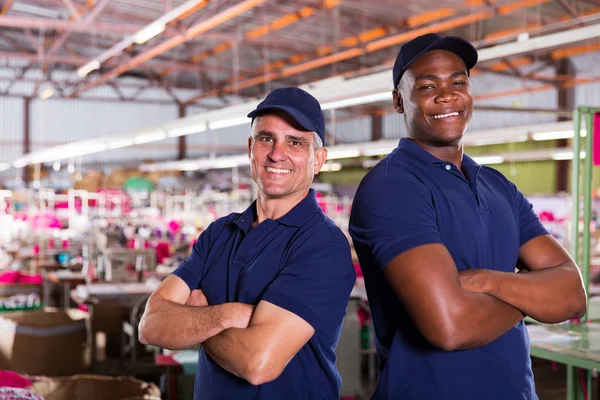 Arbeiter mit verschränkten Armen — Stockfoto