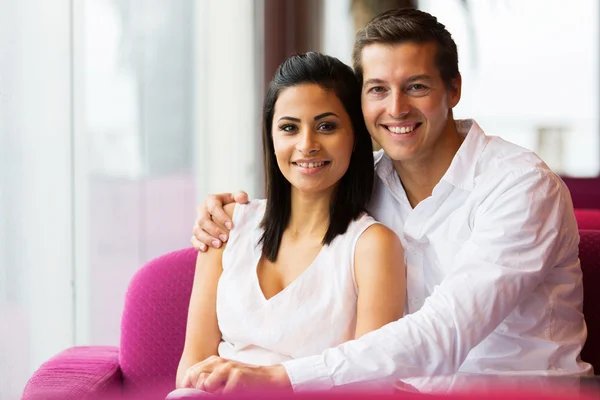 Couple relaxing in coffee shop — Stock Photo, Image