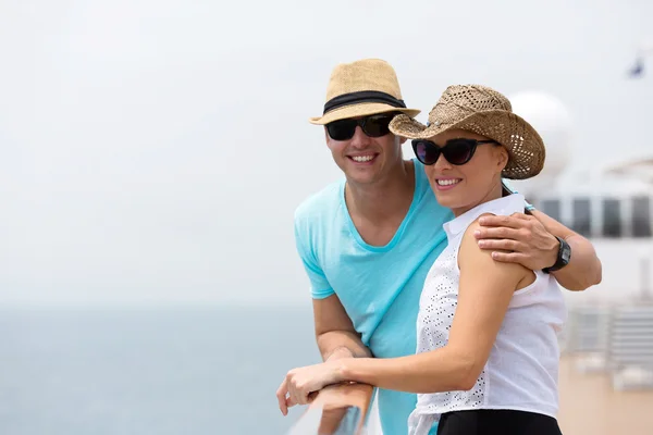 Couple on cruise vacation — Stock Photo, Image