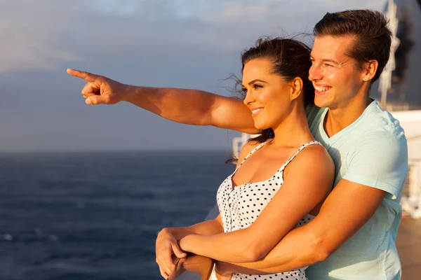 Couple standing on cruise deck — Stock Photo, Image