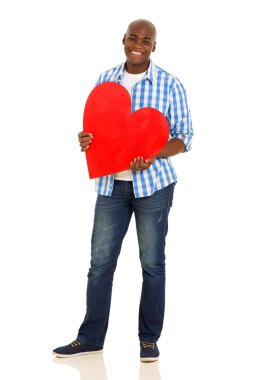 Kalp şekli tutan adam