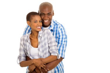 genç Afrikalı çift kucaklayan