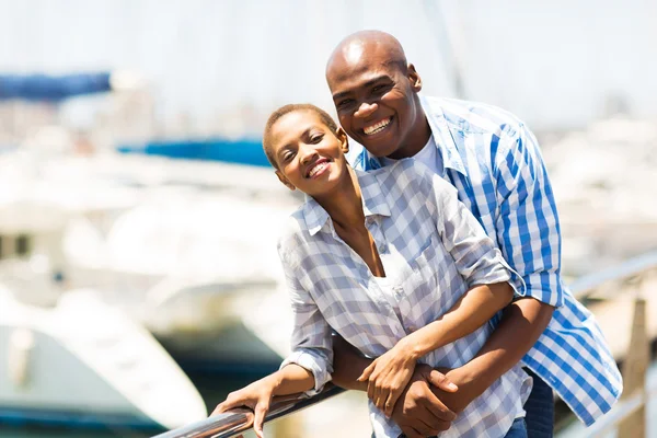 Pareja en el puerto — Foto de Stock