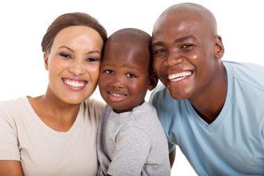 Afro-Amerikan aile gülümseyen