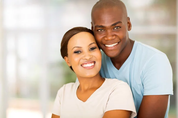 Afroamerikanisches Paar zu Hause — Stockfoto