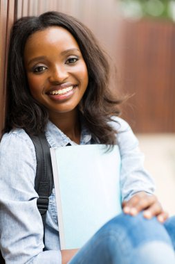 açık havada oturma öğrenci