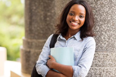 Kameraya bakarak öğrenci