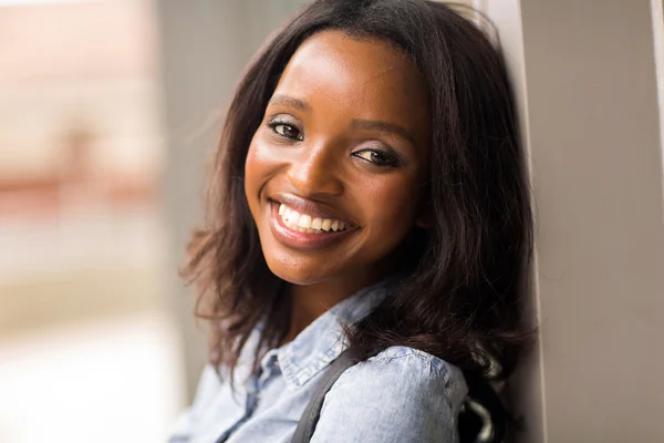 Universitetsstudent leende — Stockfoto