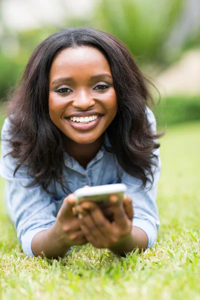 Woman lying on grass — Stock Photo, Image