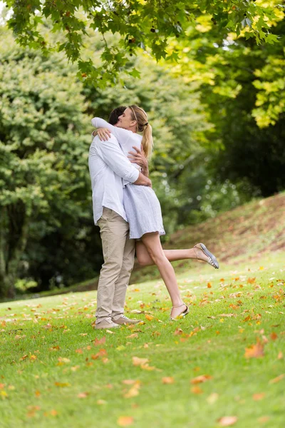 Couple hugging at the park — Stock Photo, Image