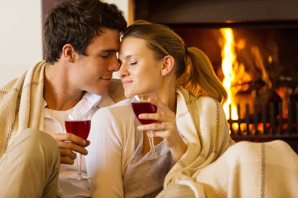 Pareja disfrutando pasar tiempo juntos — Foto de Stock