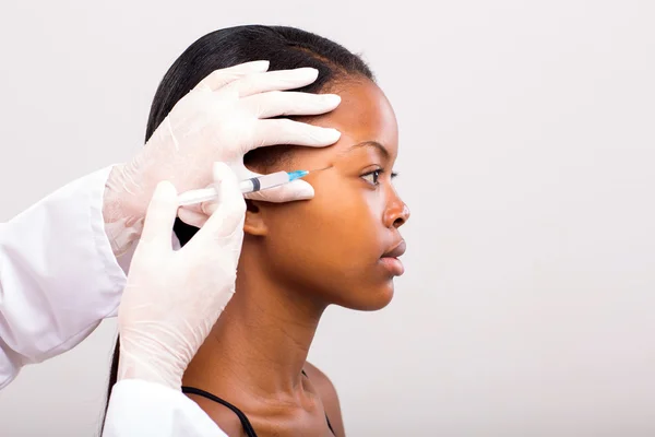 Woman receiving plastic surgery injection — Stock Photo, Image