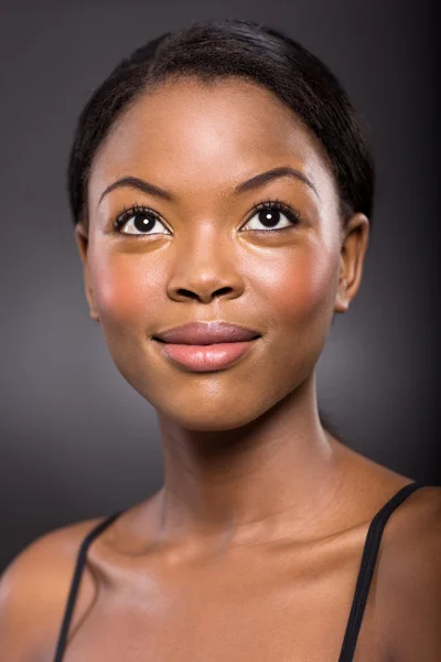 Young african woman looking up — Stock Photo, Image