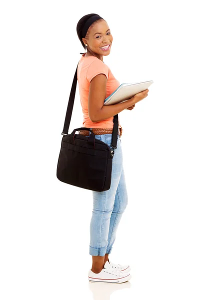 Estudante universitário feminino segurando laptop — Fotografia de Stock