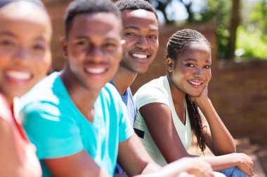 Genç afro Amerikan Üniversitesi öğrencileri