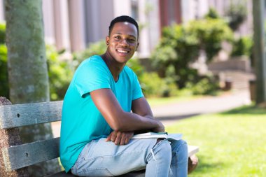 erkek Afrika Üniversitesi Öğrenci açık havada