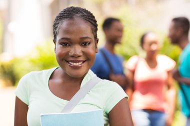 Kameraya bakarak Üniversitesi Öğrenci