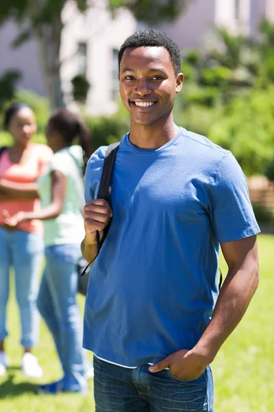 kameraya bakıyor Afrika üniversiteli