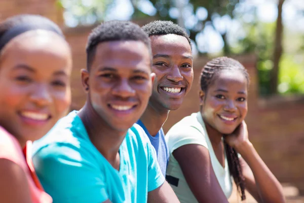 Afro-Amerikan üniversite öğrencileri kampüs