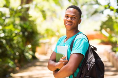 Genç Afrika üniversiteli kampüste