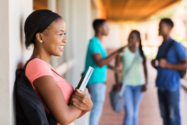 Uzağa arıyorsunuz Bayan üniversite öğrencisi