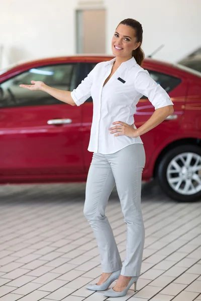 Saleswoman presenting new car — Stock Photo, Image
