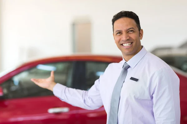 Middle aged salesman presenting new car — Stock Photo, Image