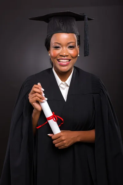Kvinnlig student med examen certifikat — Stockfoto