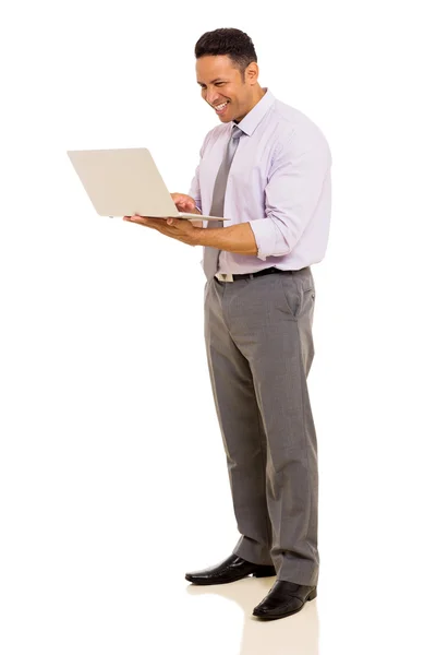 Hombre de mediana edad usando portátil —  Fotos de Stock