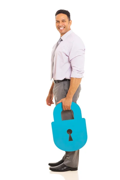Homem segurando cadeado de segurança — Fotografia de Stock