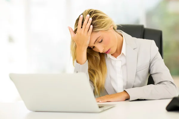 Overworked businesswoman in office Royalty Free Stock Photos