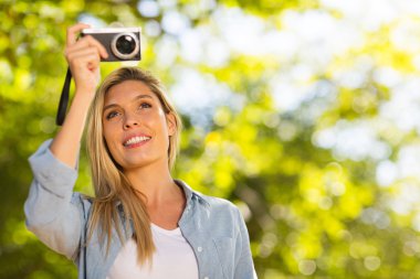 genç kadın alarak fotoğraf