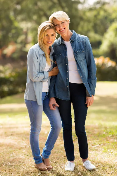 Mother and her daughter standing — Stock Photo, Image