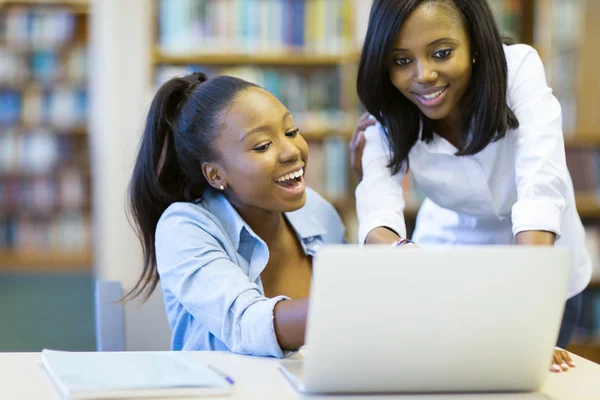 Students using laptop — Stock Photo, Image