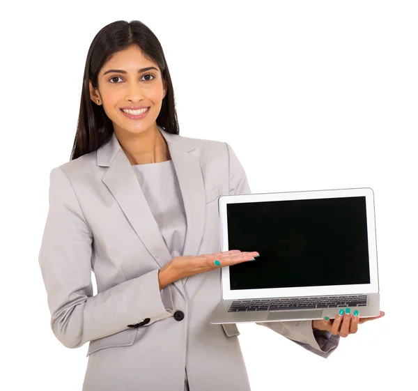 Γυναίκα επιχειρήσεων παρουσιάζουν φορητό υπολογιστή — Φωτογραφία Αρχείου