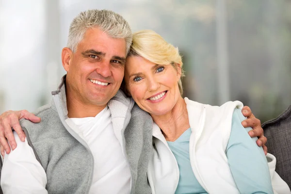 Middle aged couple relaxing — Stock Photo, Image