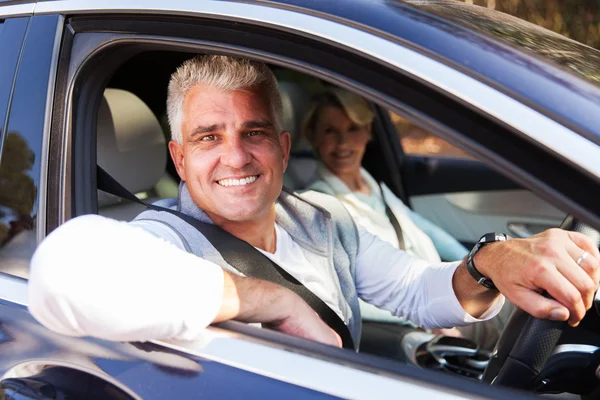 Couple travelling in car — Stock Photo, Image