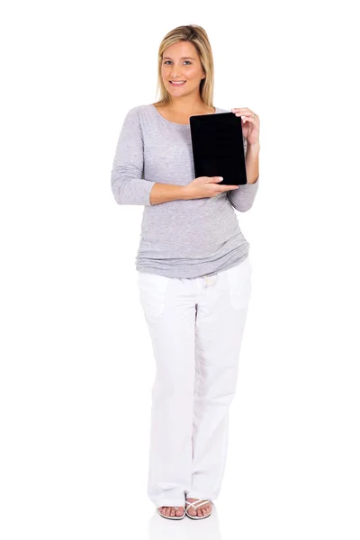 Mujer mostrando tableta ordenador — Foto de Stock