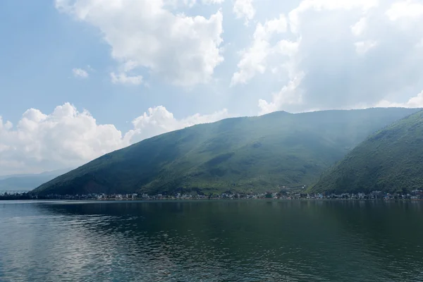 Erhai-tó és a Cangshan-hegy — Stock Fotó